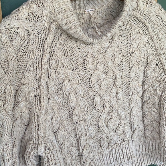 Gorgeous Free People Cropped Knit Sweater. Size XS. Perfect with high rise pants - Picture 5 of 6